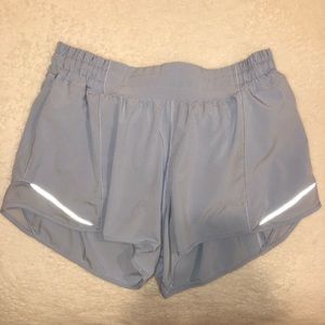 SIZE 10 4IN BLUE LINEN LULULEMON HOTTY HOT